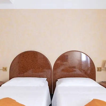 Center Отель Комо